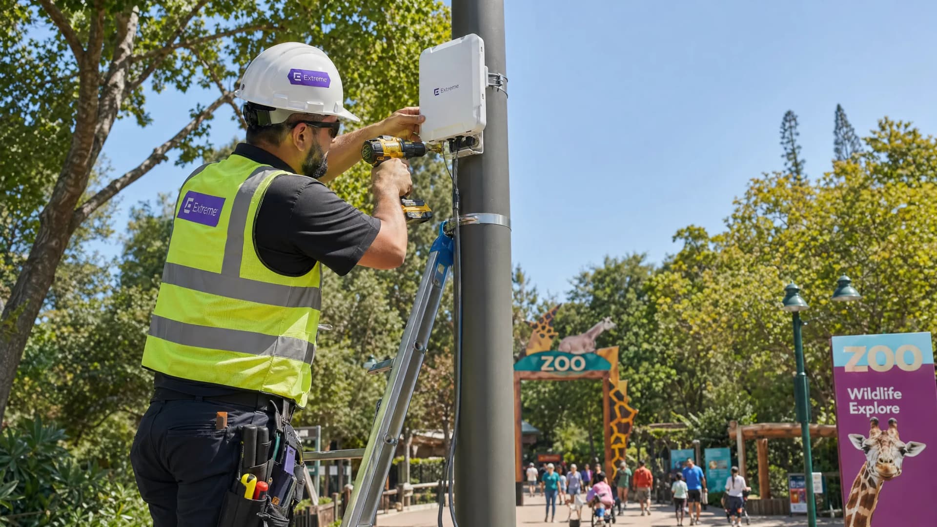 动物园与主题乐园 WiFi:高客流量场所连接性指南